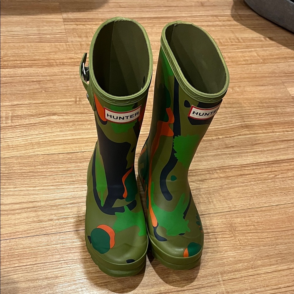 Hunter Kids Olive Green Camo Rain Boots with Orange Accents